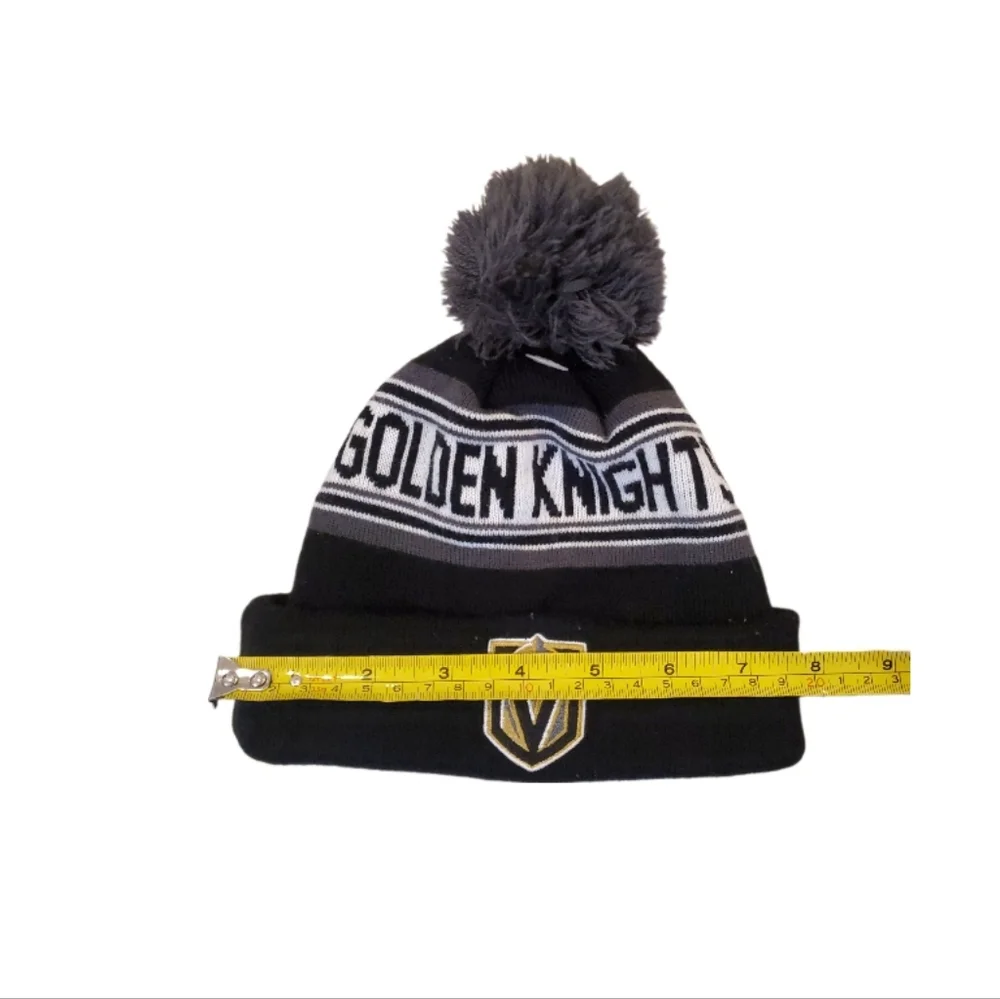 NHL Golden Knights Youth Black Jacquard Cuffed Knit Hat with Pom‎